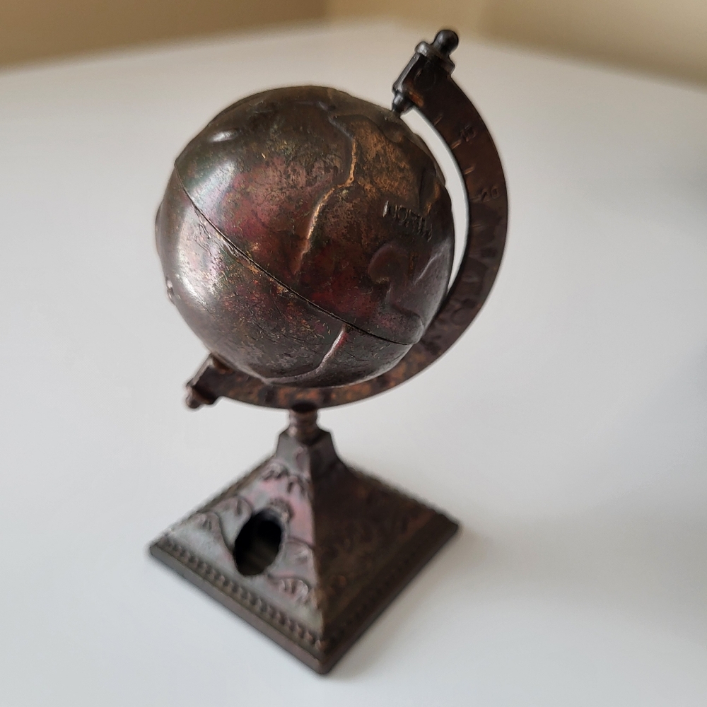 Vintage Hong Kong Die Cast Metal Miniature Globe Pencil Sharpener - Picture 13 of 16